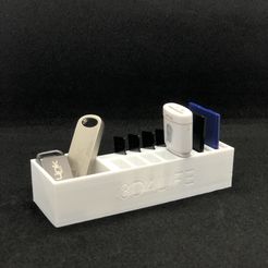 IMG_3359.jpg Бесплатный STL файл flash-sd-micro sd cards holder・Модель 3D-принтера для загрузки