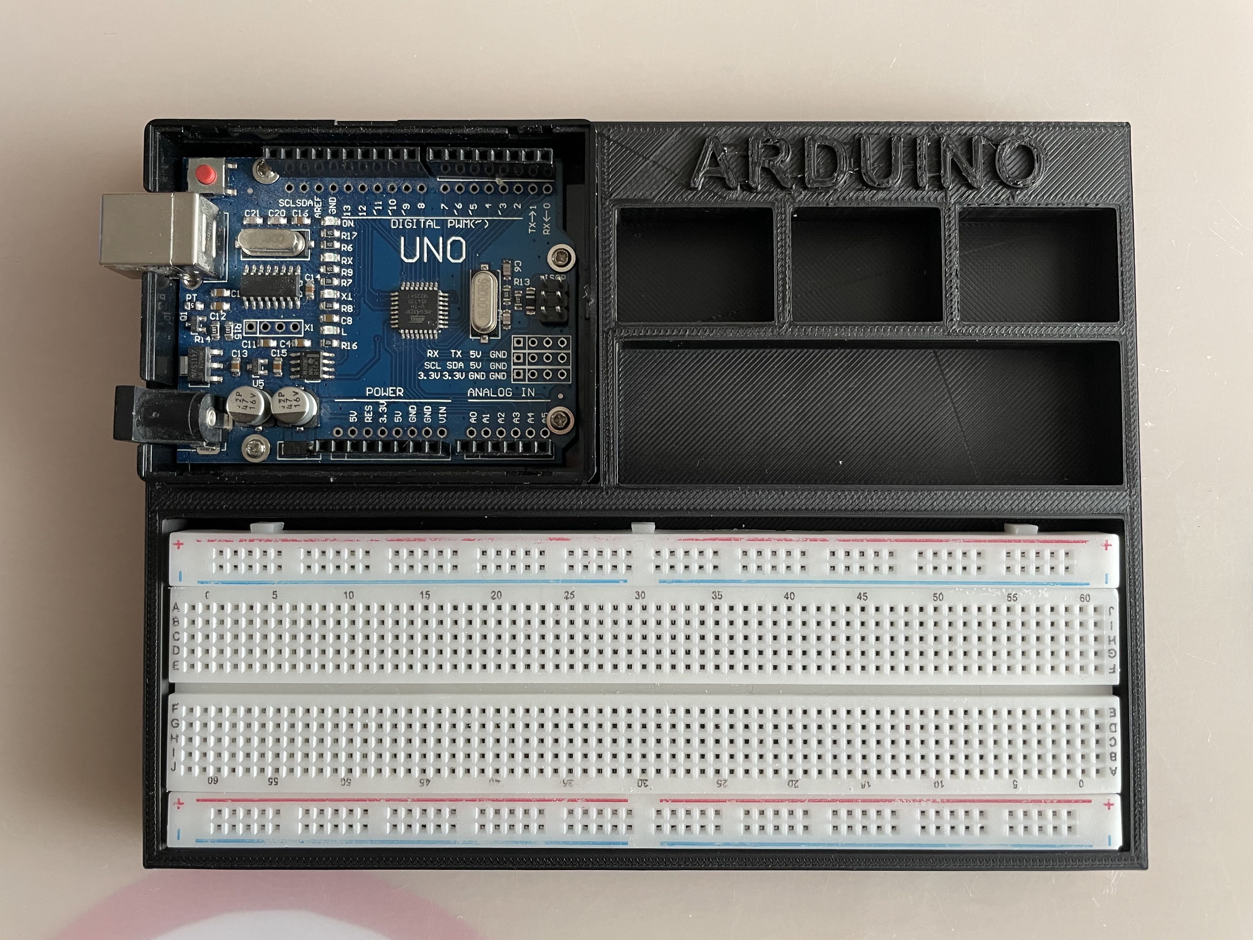Kit de démarrage Arduino Uno Planche à pain 400 points 65 Cavaliers Câbles USB et de batterie Mini-carte haute performance ToGames 
