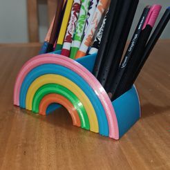 20230724_205943.jpg Rainbow pencil holder