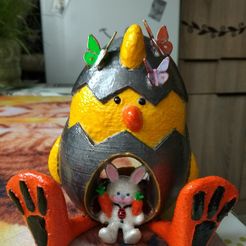 POLLITO EN UN HUEVO DE PASCUA IMPRESO EN SU SITIO SIN SOPORTES
