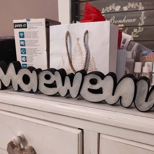 271441304_293920352768006_5329397949202752007_n.jpg Prenom lumineux / Lighting Name "Maewenn