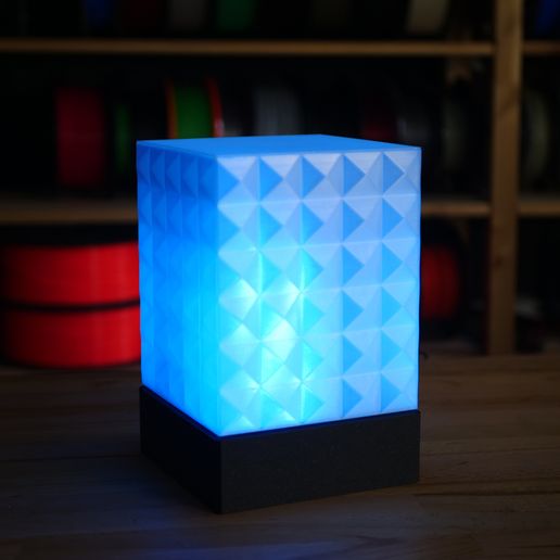 triangles_1_1.jpg Voronoi/triangles LAMP with 2 switchable shades