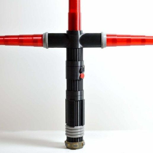 crossguard_saber_ON.jpg Sabre de luz com guarda cruzada personalizável, de The Force Awakens