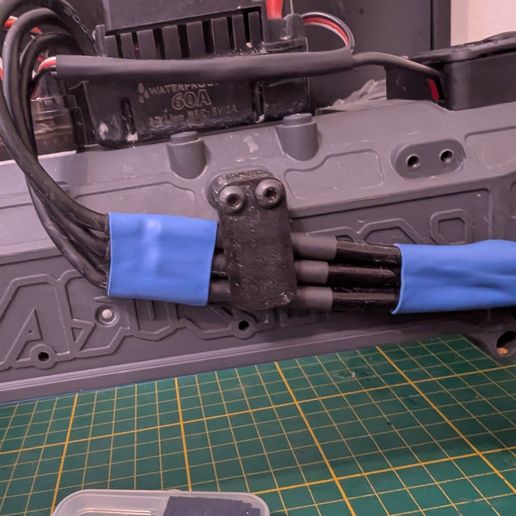 Arma Gorgon cable management