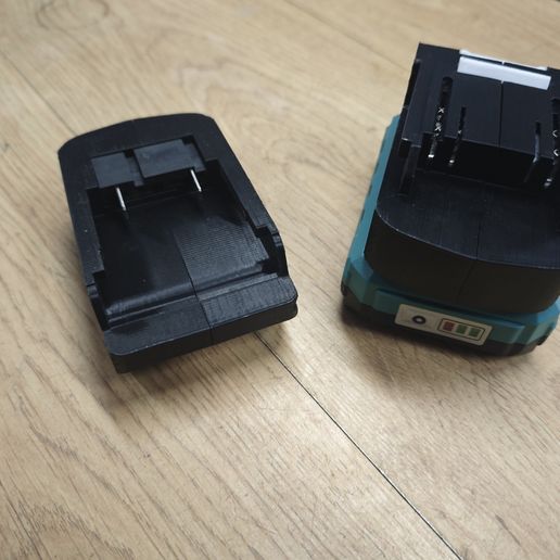 0-02-05-c426a98685988da70edbc2473e9ec601351d4d0613f20c9403c6aadda024965e_f2c8a238f8273379.jpg Adaptateur de batterie Sturm ! CL