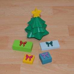 DSC_0814.jpg Duplo Christmas Tree and Gifts