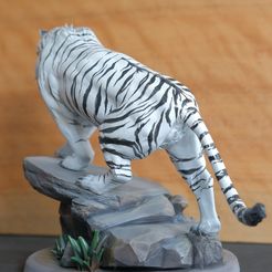 347788149_792513802273234_8840291557557776404_n.jpg White Tiger (Bach Ho) Statue