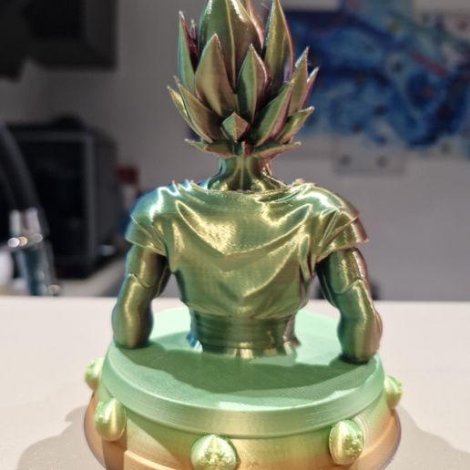 Statue Goku Super Saiyan Dragon Ball Z - 35cm Avec Buste Alterné - PVC 2025
