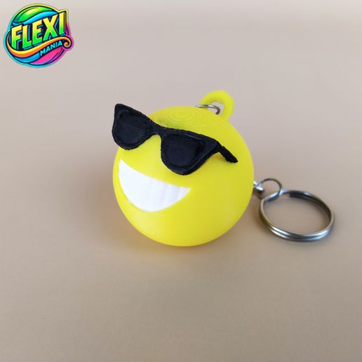 2.jpg Set of 3 Emoji Keychains