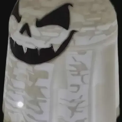 de0ca001-7161-417e-b093-97f756d3b0ff.webp Fantasma flotante luminoso