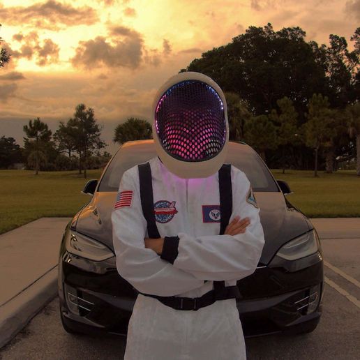 hero-front.jpg Visera de casco SpaceX