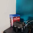 PS4-Avant.jpg Soporte de pared para PS4 Slim