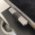 E.jpg Hook for USB-C Audio-Adapter and iPad Pro 11/12.9