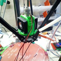 IMG_20150922_215926.jpg 3D-Datei Delta Rostock mini hotend Halter kostenlos・Design zum 3D-Drucken zum herunterladen
