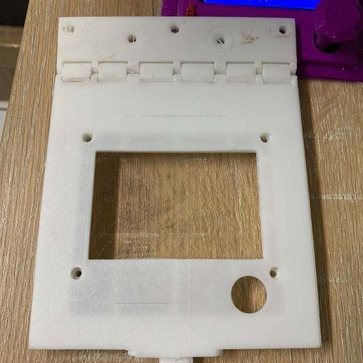 E810733D-E30E-426C-B643-229BDA5F8E4E.jpeg Charnières, crochets, support d'écran LCD CR 10(S).