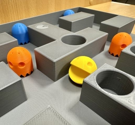 e312dc68-7634-461e-b83d-f67f0162b262.JPG Pacman playground maze