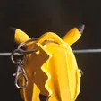 a734dd3d6230bb2b.webp Porta-chaves em forma de mochila do Pikachu