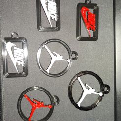 nike-y-jordan.jpeg Fichier STL Porte-clés Jordan et Nike Sneakers・Plan à imprimer en 3D à télécharger