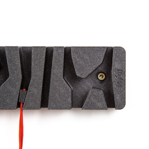 Plastovy-vesacek_Kreslicí-plátno-1-kopie-12.jpg Escalada, Llavero para escaladores con tuercas