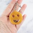 heart-smiley-keychain2.jpg Portachiavi con faccina sorridente a forma di cuore