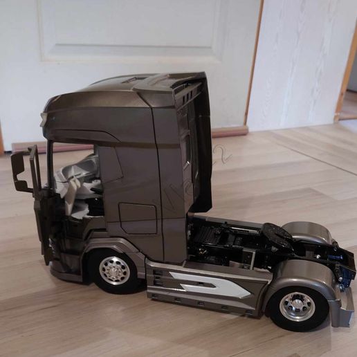 423541859_3664543260424186_5743975402262582859_n.jpg 1/14 DAF standard, and with new edition lowered cabin