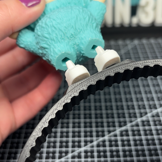 IMG_3654.png Fita para a cabeça do chefe Labubu | Fita para a cabeça imprimível em 3D | Fita para o cabelo com design divertido