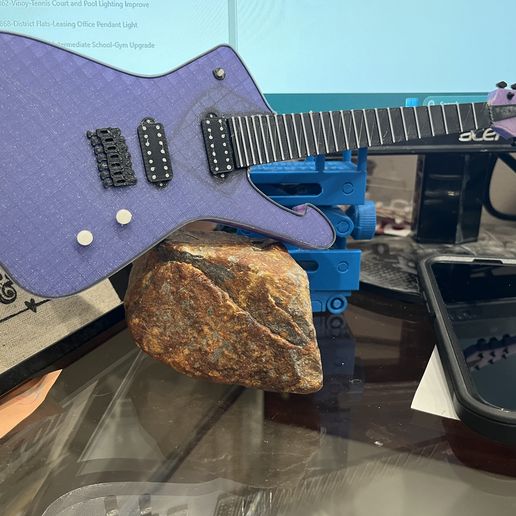 🎸 Ibanez Iceman mini guitar model・3D Print with the Bambulabs A1