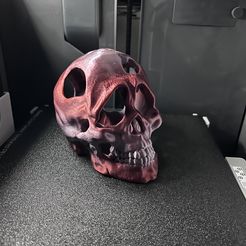 Jardinera de madera con forma de calavera