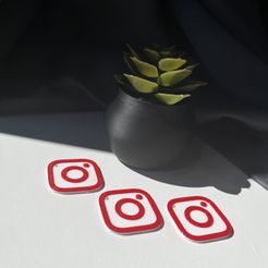 IMG_2421.jpg Fichier STL PORTE-CLÉS INSTAGRAM・Modèle à imprimer en 3D à télécharger
