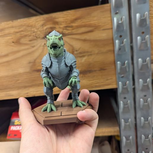 1000011818.jpg T-Rex blindado