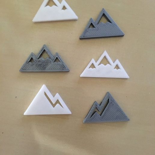 3027ef5134d67b92c91bc3dd18bb874e_display_large.JPG Mountain Keychain