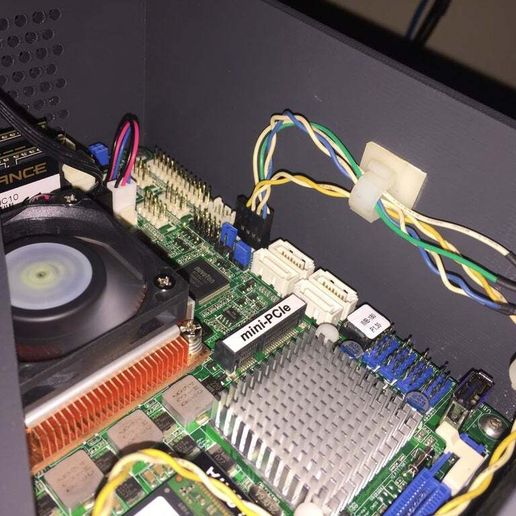 IMG_0289.JPG Ein einfaches kundenspezifisches Gehäuse für ein Mini Itx Motherboard