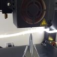 Avión de combate articulado e impreso con soporte