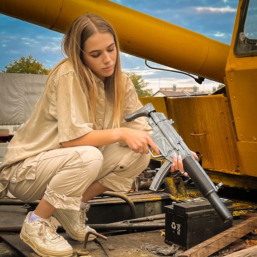 IMG_5089.jpg MP5 Submachine gun MP5SD prop