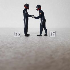 fig-16-17.jpg figurine16 red bull f1