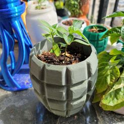 9opasuf0pqz61.jpg Fichier STL gratuit Pot de jardinage Grenade・Modèle pour imprimante 3D à télécharger
