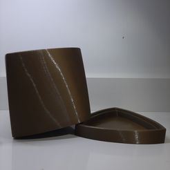 20230902_201350.jpg STL file TWISTED TRIANGLE VASE, PLANTER・3D printer model to download
