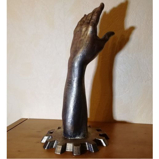 bras-2.jpg The arm of destiny.