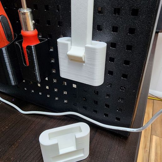 20230330_070826.jpg Bambu Lab P1P Pegboard Scraper Holder (support de grattoir)