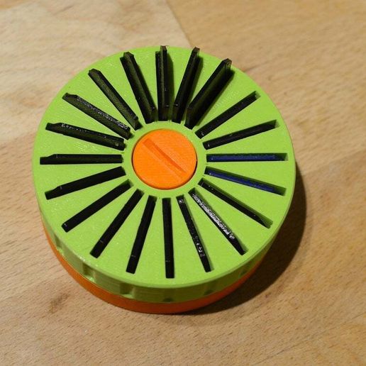 Spinneroo_02.jpg SD Card Spinneroo