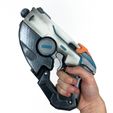 Tracer-prop-replica-Overwatch-Blasters4Masters-2-3-2.jpg Tracer Pulse Pistol Overwatch Weapon Prop Replica