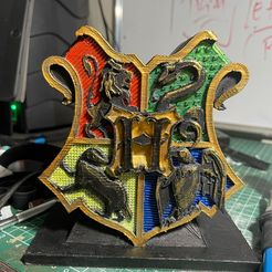 c3e81993-177b-431e-868e-6cb2a1bab1e4.jpg Archivo STL hogwarts shield piggy bank・Objeto de impresión 3D para descargar