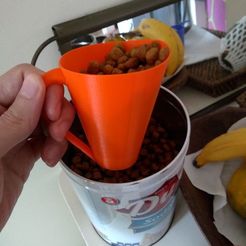 dog_v2.jpg Cat and dog food cup
