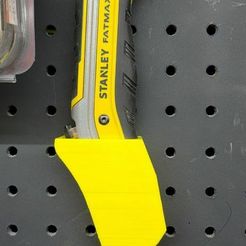 1a6cf93c-e893-4eeb-86f3-c7563f594eb8.jpg Stanley Fatmax (FMHT10288) utility knife pegboard
