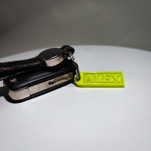 IMG_20221001_224910.jpg PORTE-CLÉS NOMS COMMENÇANT PAR E