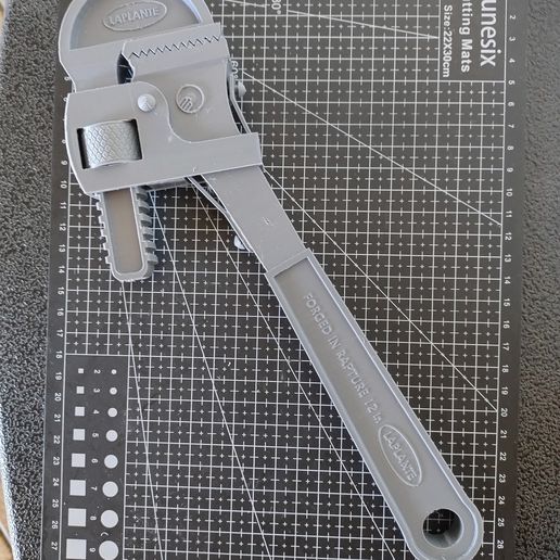 IMG_20250901_083555075_HDR.jpg Bioshock Pipe Wrench Rapture