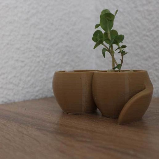Plant pot with reservoir - 3D model önizlemesi