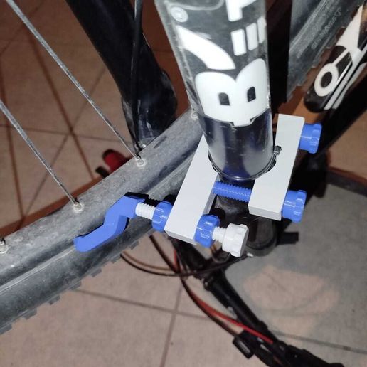FOTO-4A.jpg Bicycle Wheel Centering Tool all Wheels