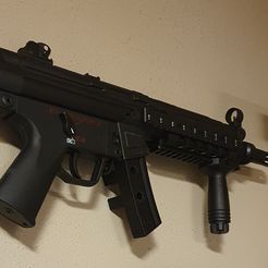 20230529_215544.jpg Wall mount MP5 Magstyle, Cyma, GoldenEagle, Airsoft