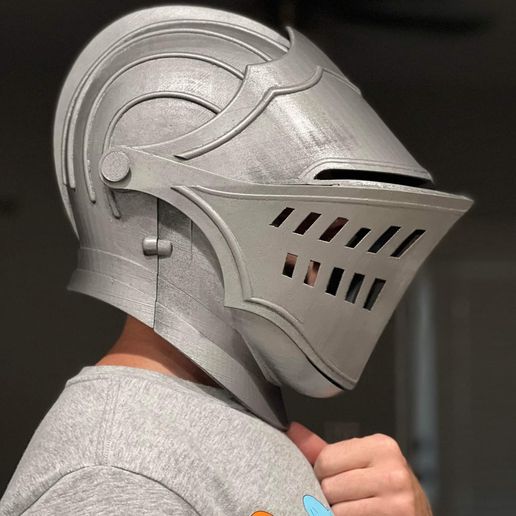 received_399044048871350.jpeg El casco de caballero de élite de UnsungHero está dividido